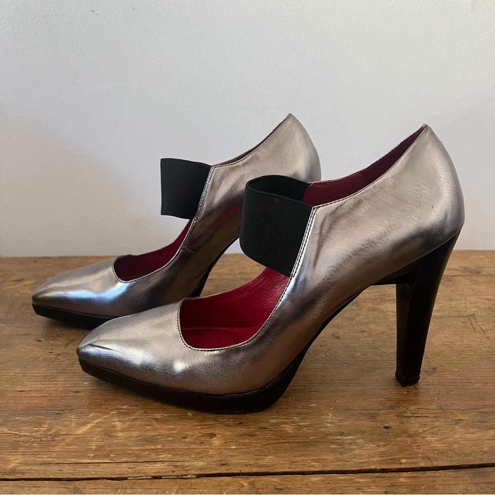 Charles Nolan metallic leather heel with elastic strap